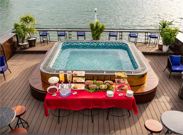 Du thuyền La Casta Regal